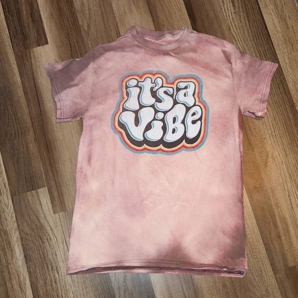 IT'S a Vibe Distressed Tshirt Size Small